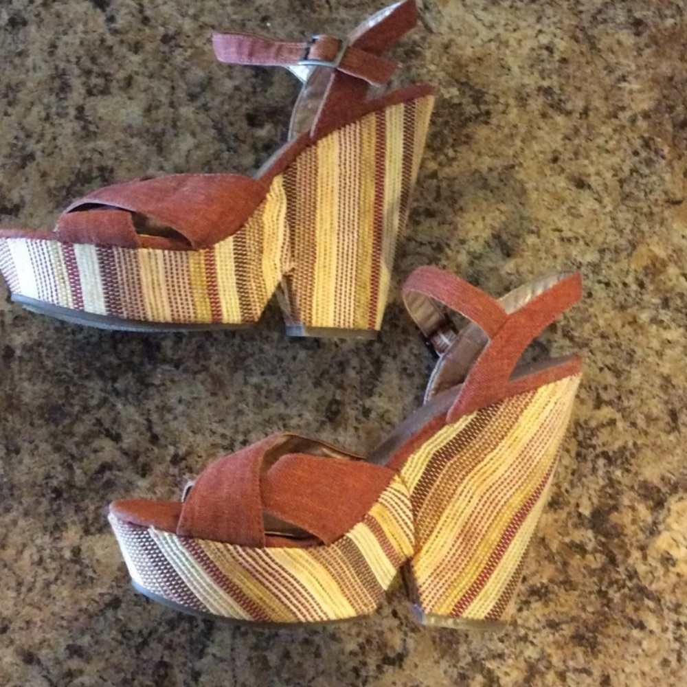 BCBG Wedges - Picture 2 of 7